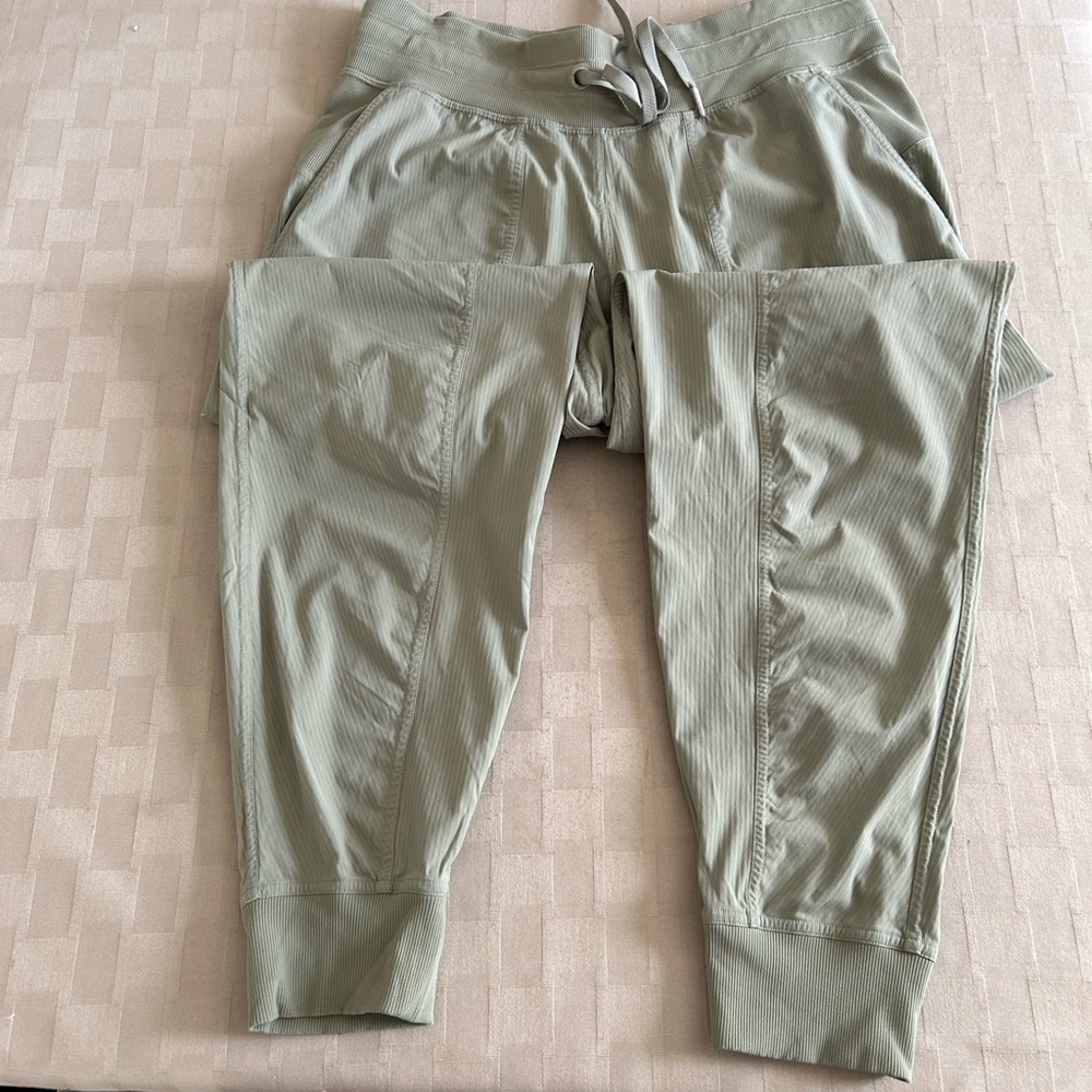 Lululemon Dance Studio Jogger Pant in Green Twill - Picture 5 of 12